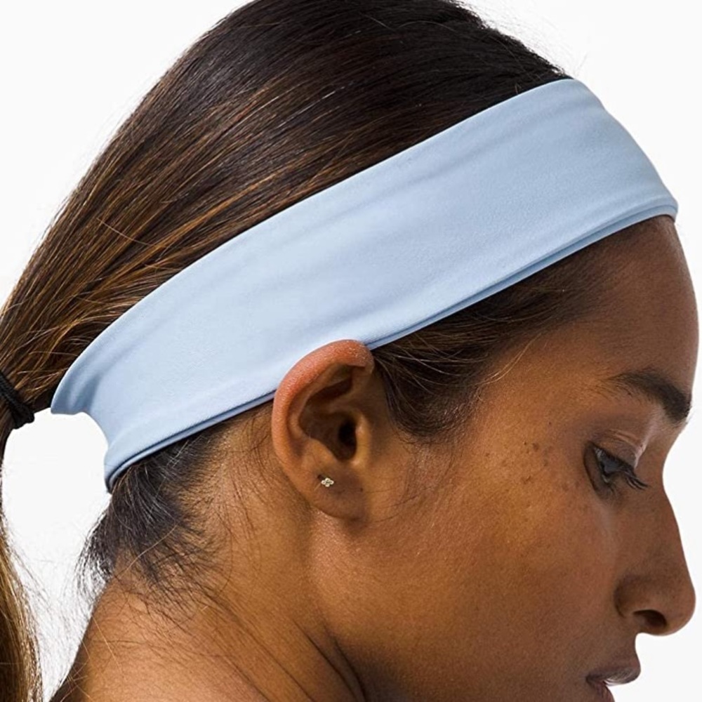 Wholesale pack of -10 🍋-Lululemon fly away tamer head band Blk and blue only! - Picture 7 of 16